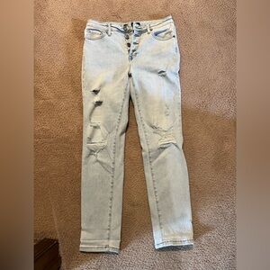 Risen. Distressed Light Blue Jeans